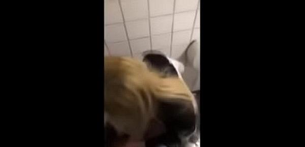  Caiu na Net o vídeo das novinhas brincando no banheiro